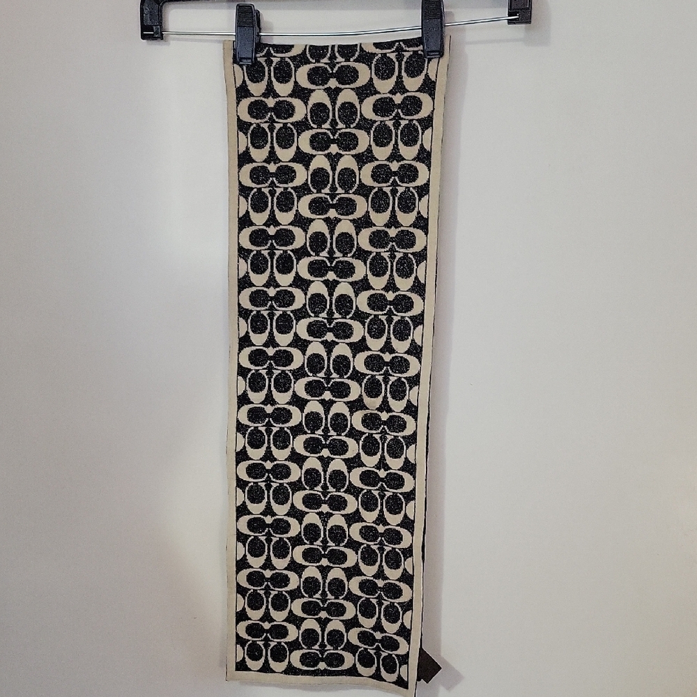 Coach Signature Monogram Knit Scarf. Metalic Black/Tan